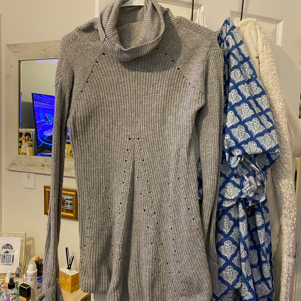 High low lightweight turtleneck sweater